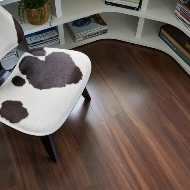 Ocean vízálló laminált padló B8111 Walnut Brown 8 mm